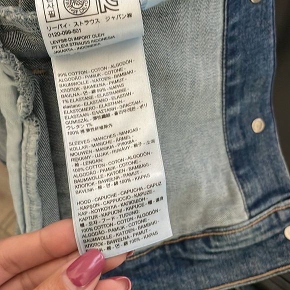 NWT Levi’s Hooded Denim Jacket - Picture 5 of 6